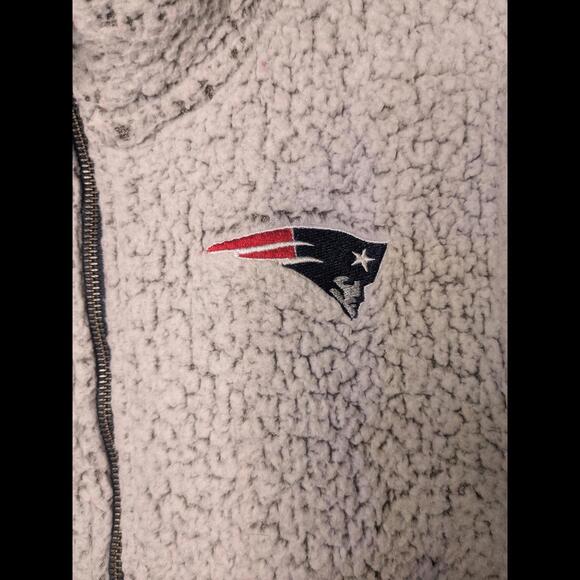 NFL New England Patriots Junior's Size XL Sherpa Jacket - Cozy and Stylish - Picture 4 of 9